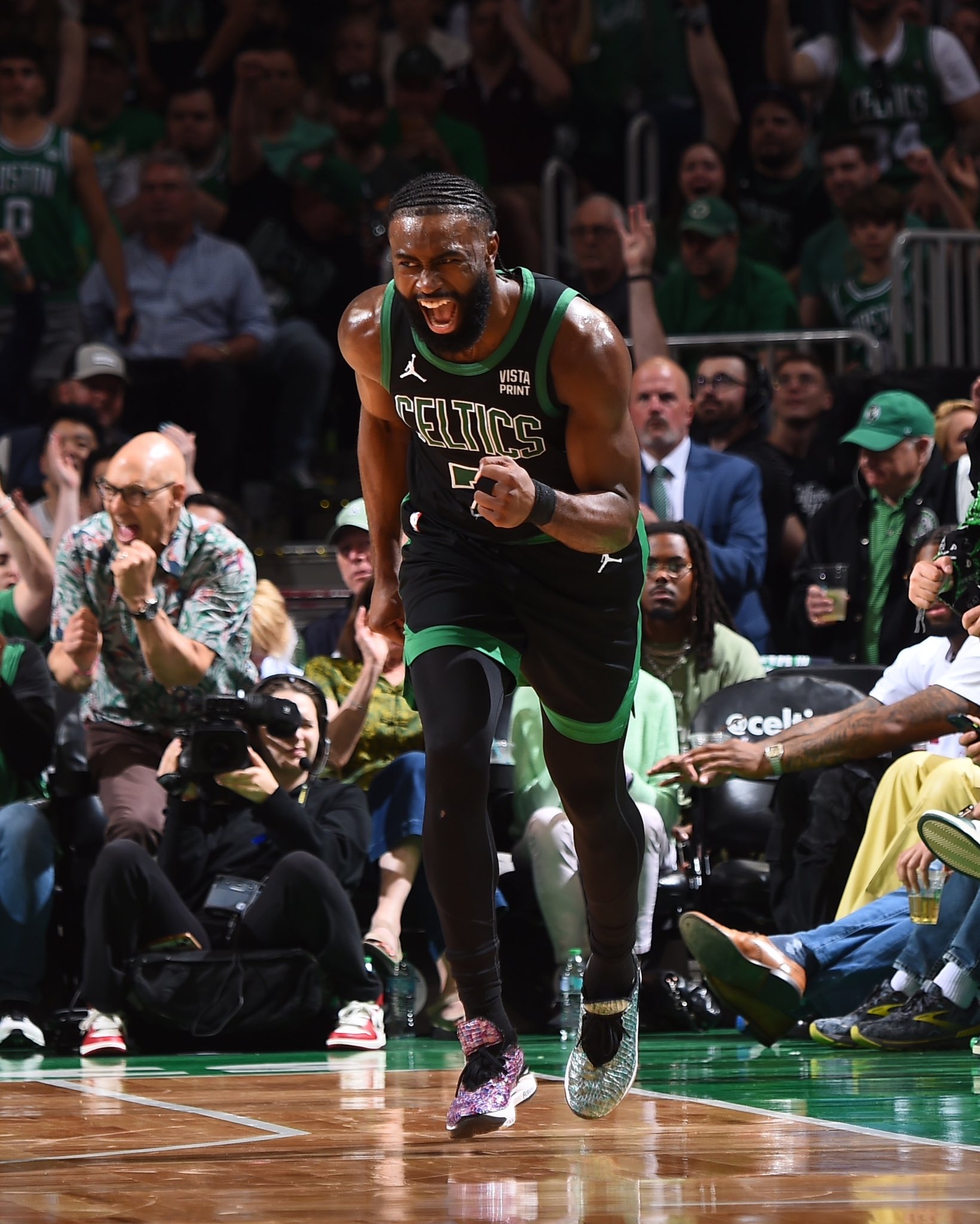 杰伦·布朗转换进攻(杰伦·布朗46分创新高)